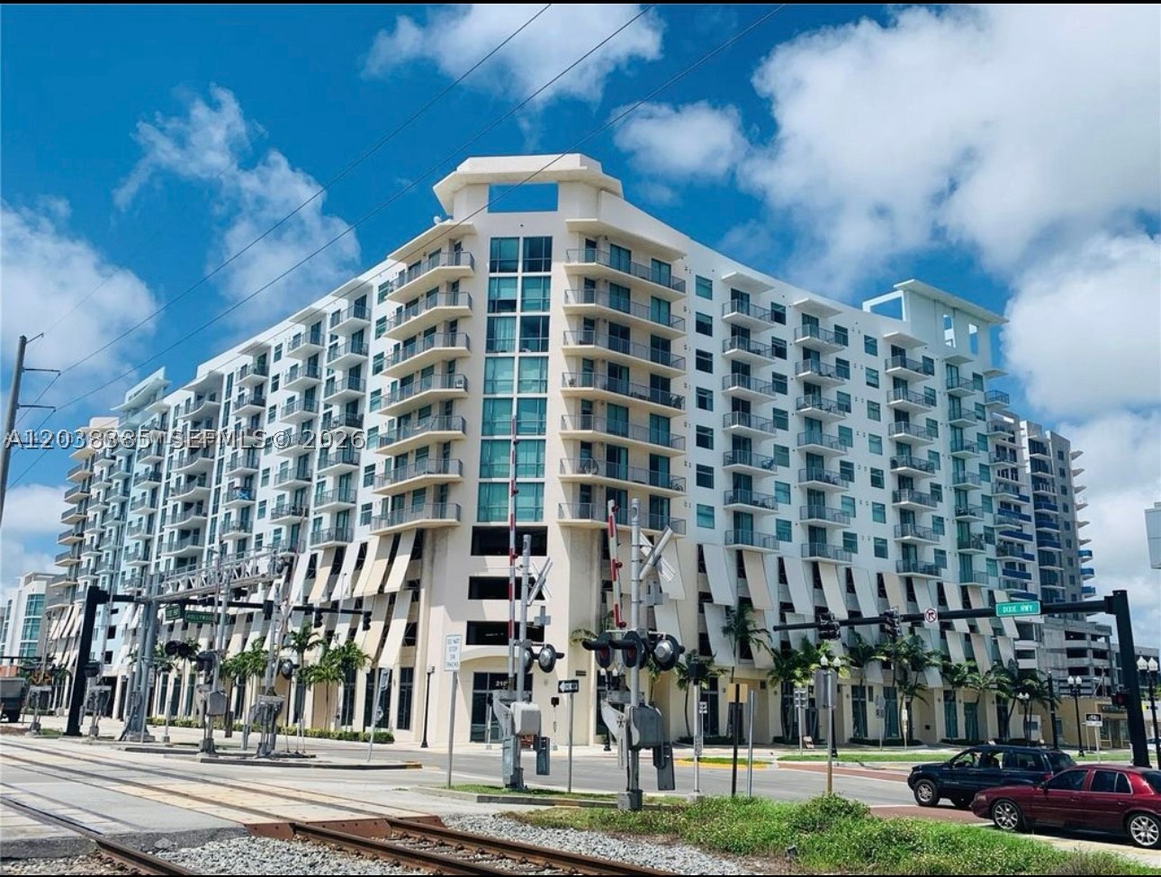 HOLLYWOOD STATION RES CON - Residential