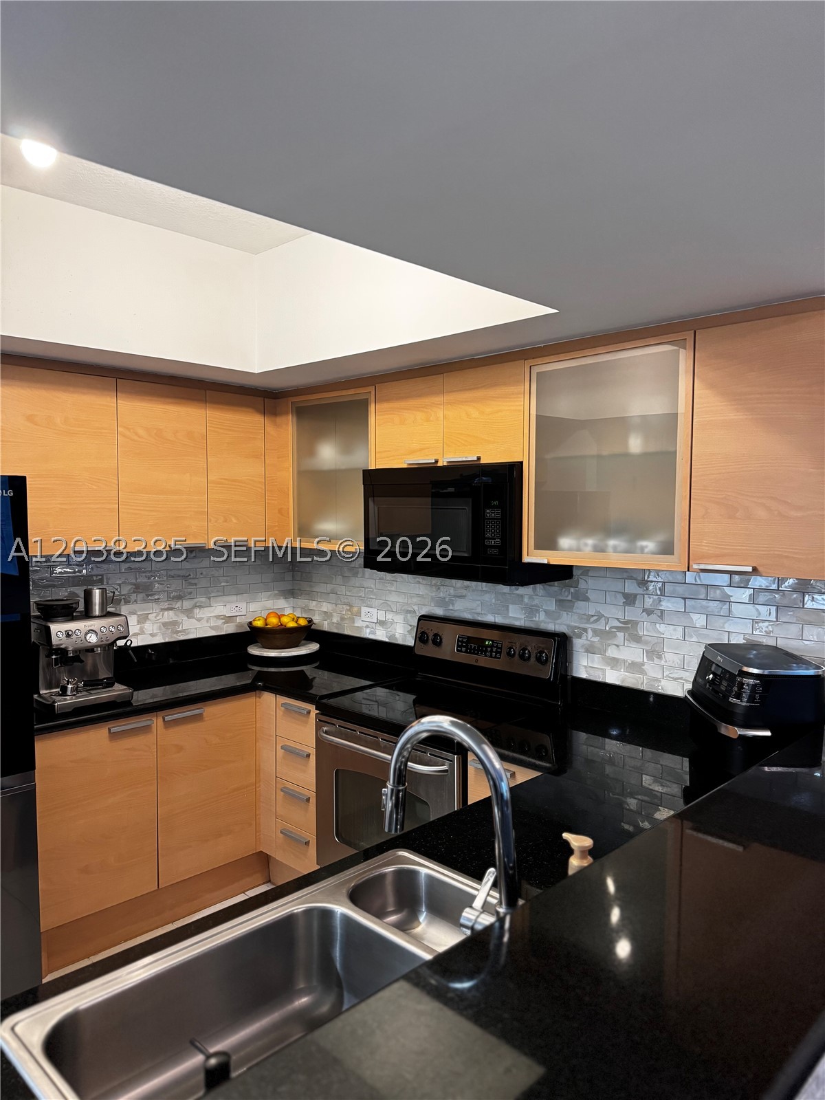 HOLLYWOOD STATION RES CON - Residential