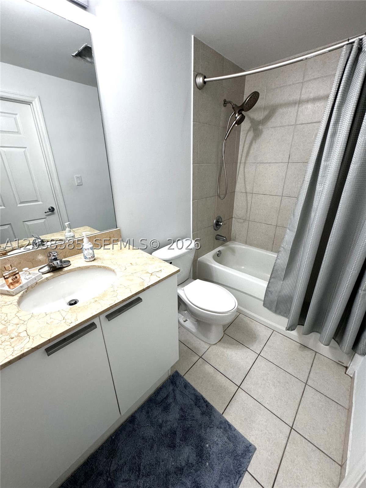 HOLLYWOOD STATION RES CON - Residential