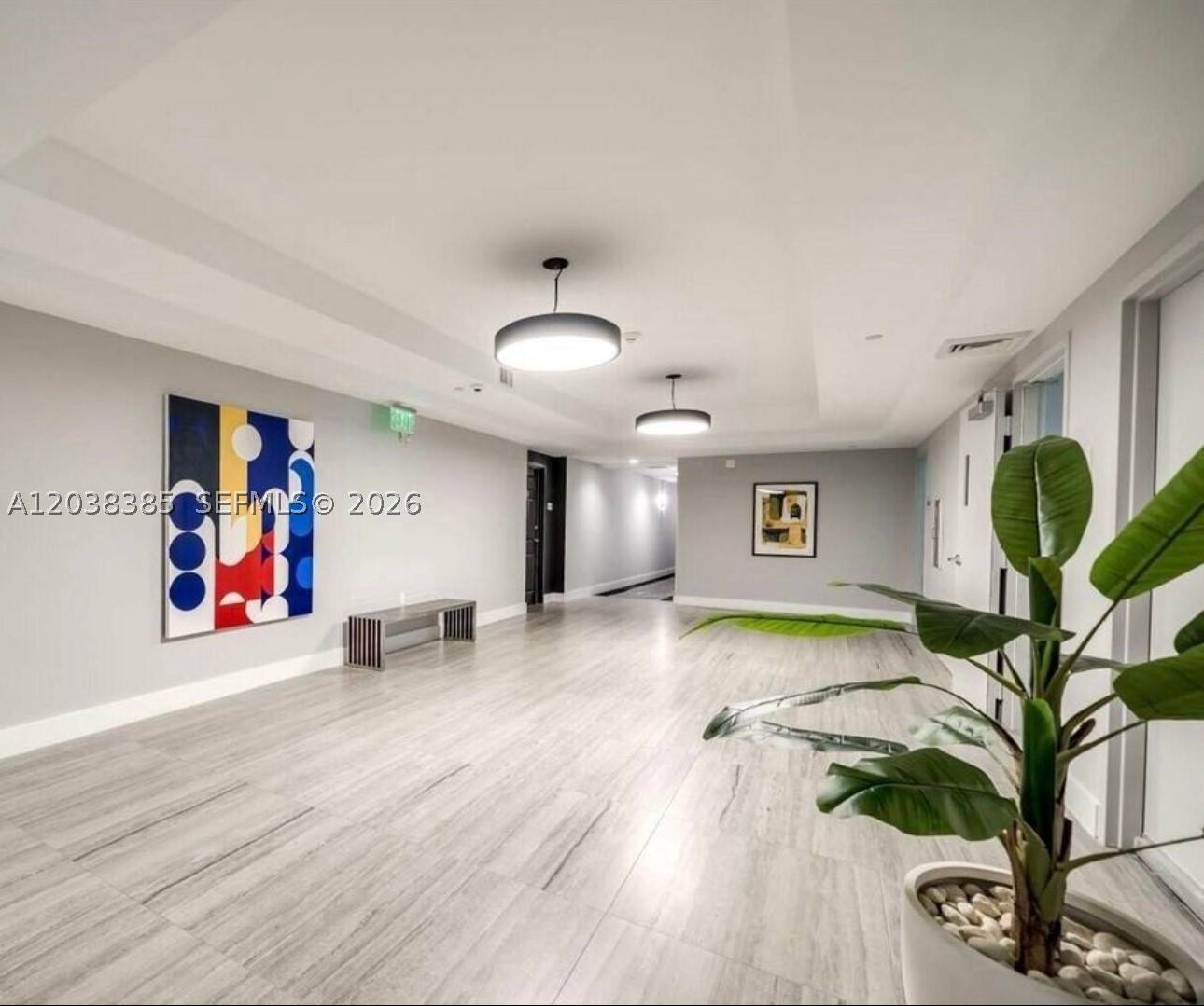 HOLLYWOOD STATION RES CON - Residential