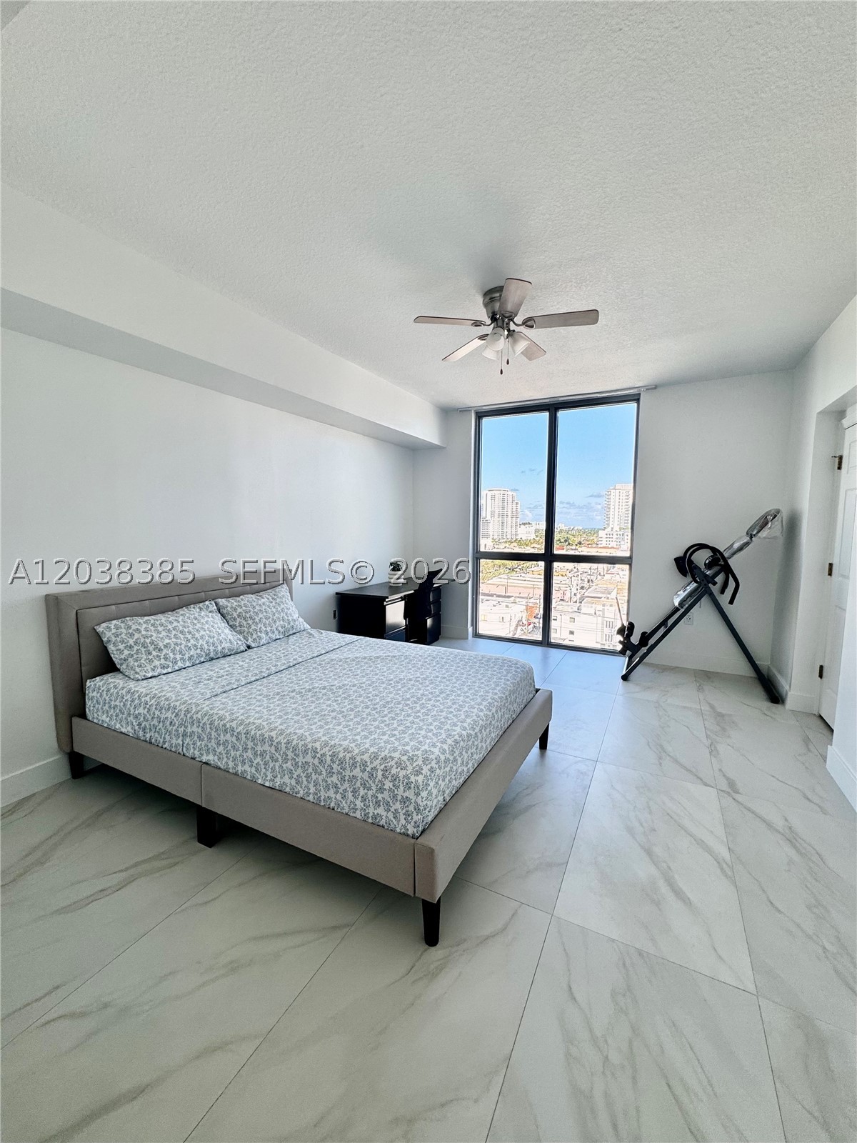 HOLLYWOOD STATION RES CON - Residential