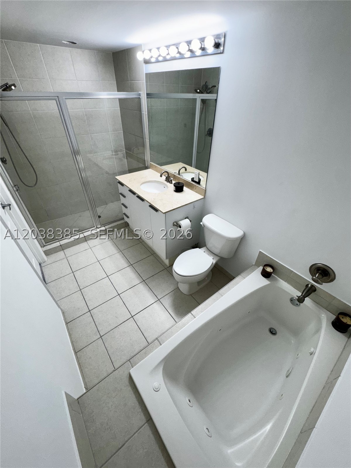 HOLLYWOOD STATION RES CON - Residential