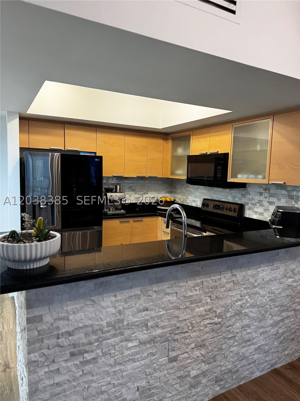 HOLLYWOOD STATION RES CON - Residential