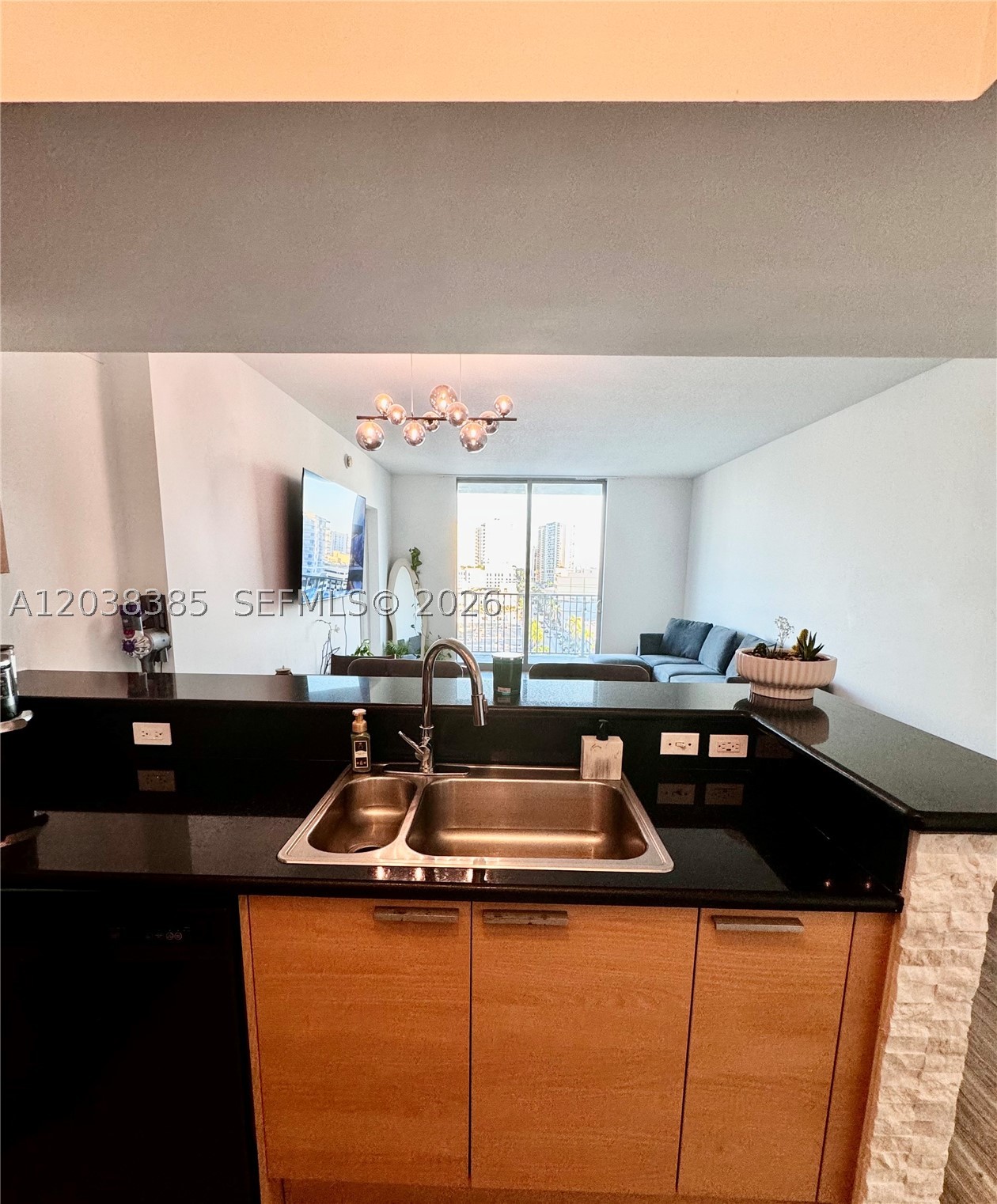 HOLLYWOOD STATION RES CON - Residential