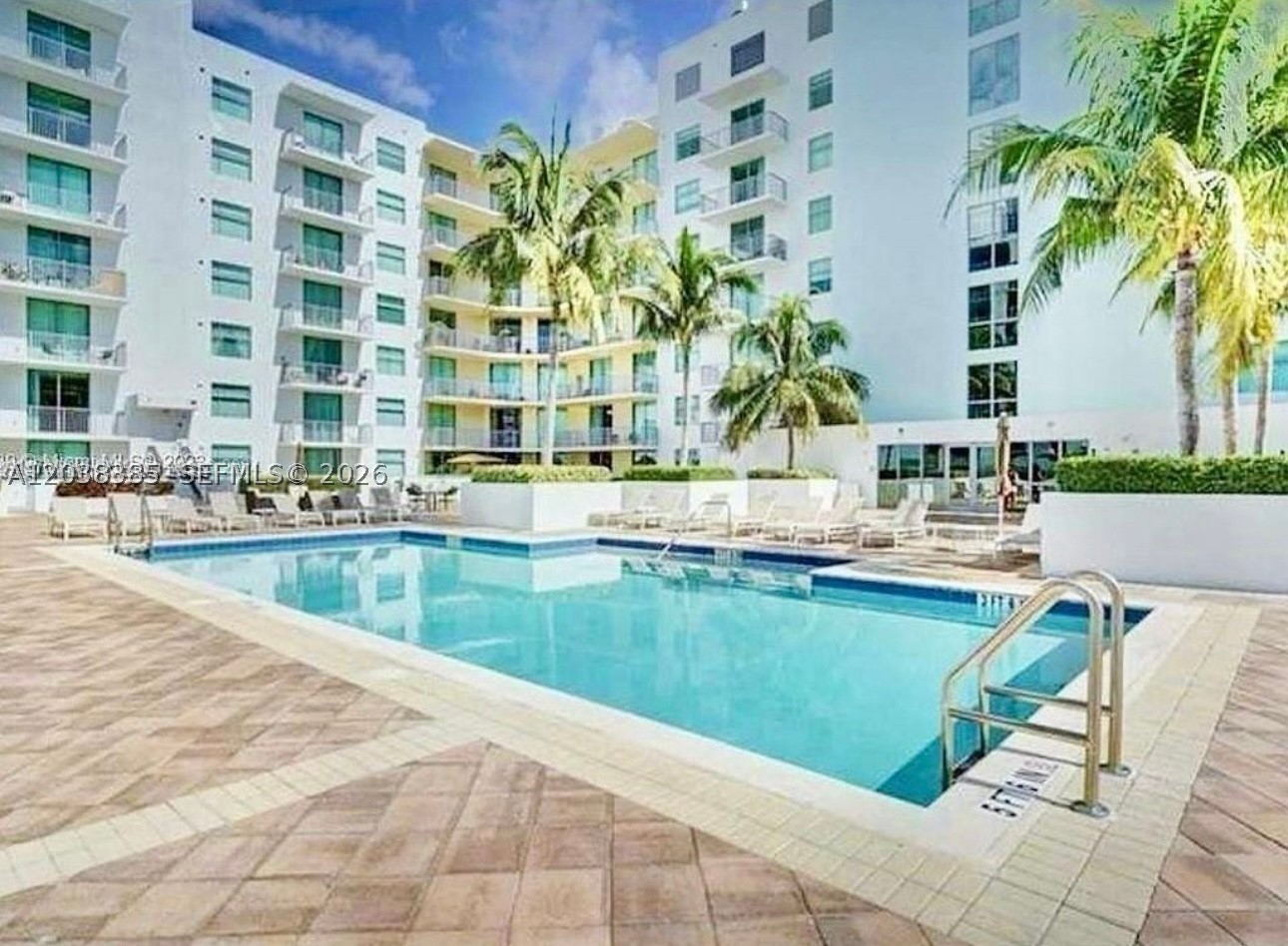HOLLYWOOD STATION RES CON - Residential