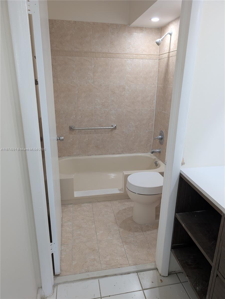 GARDENS OF KENDALL SO CON - Residential Lease
