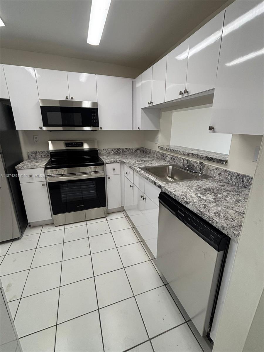 GARDENS OF KENDALL SO CON - Residential Lease