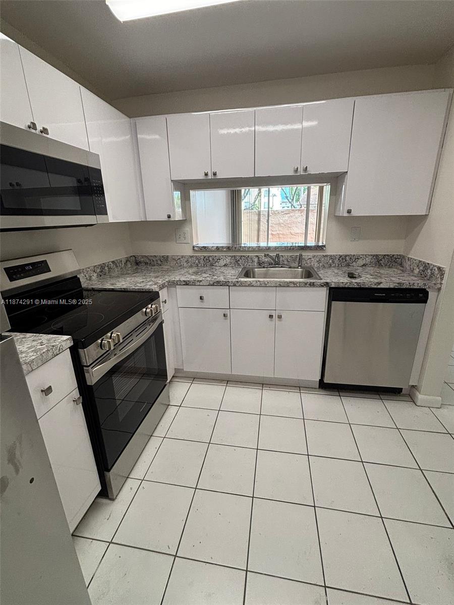 GARDENS OF KENDALL SO CON - Residential Lease