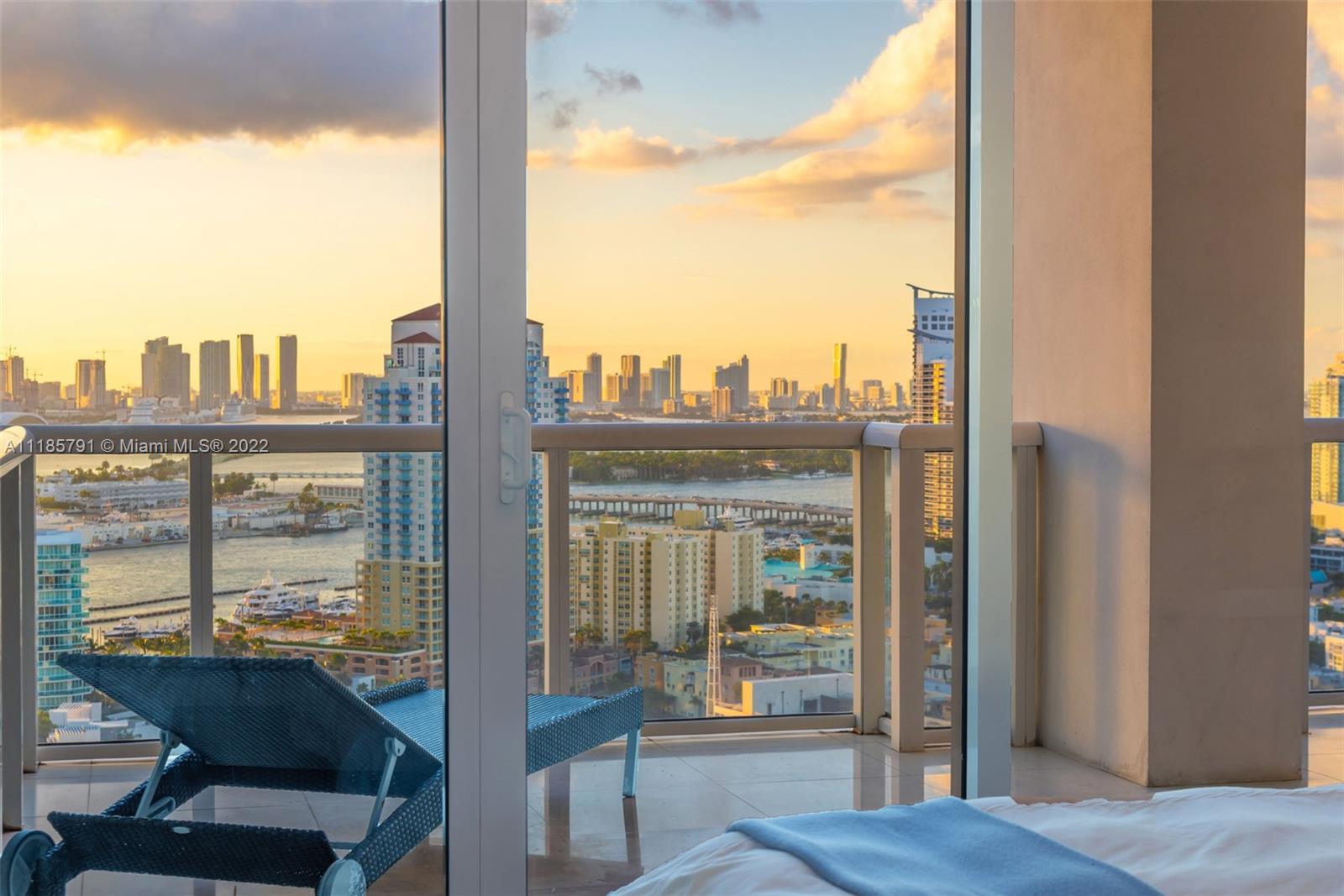 CONTINUUM ON SOUTH BEACH - Residential
