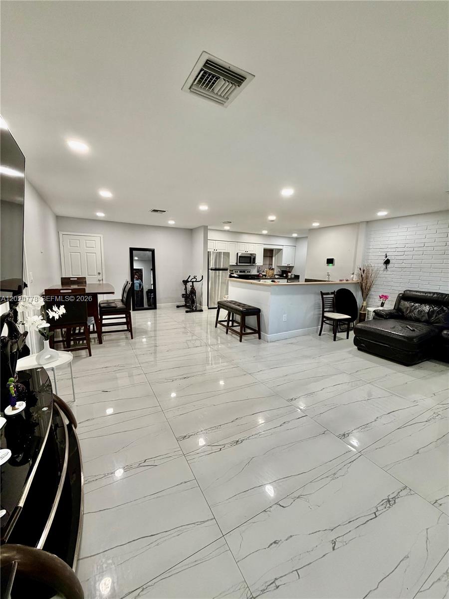 NORTH ANDREWS GARDENS FIR - Residential