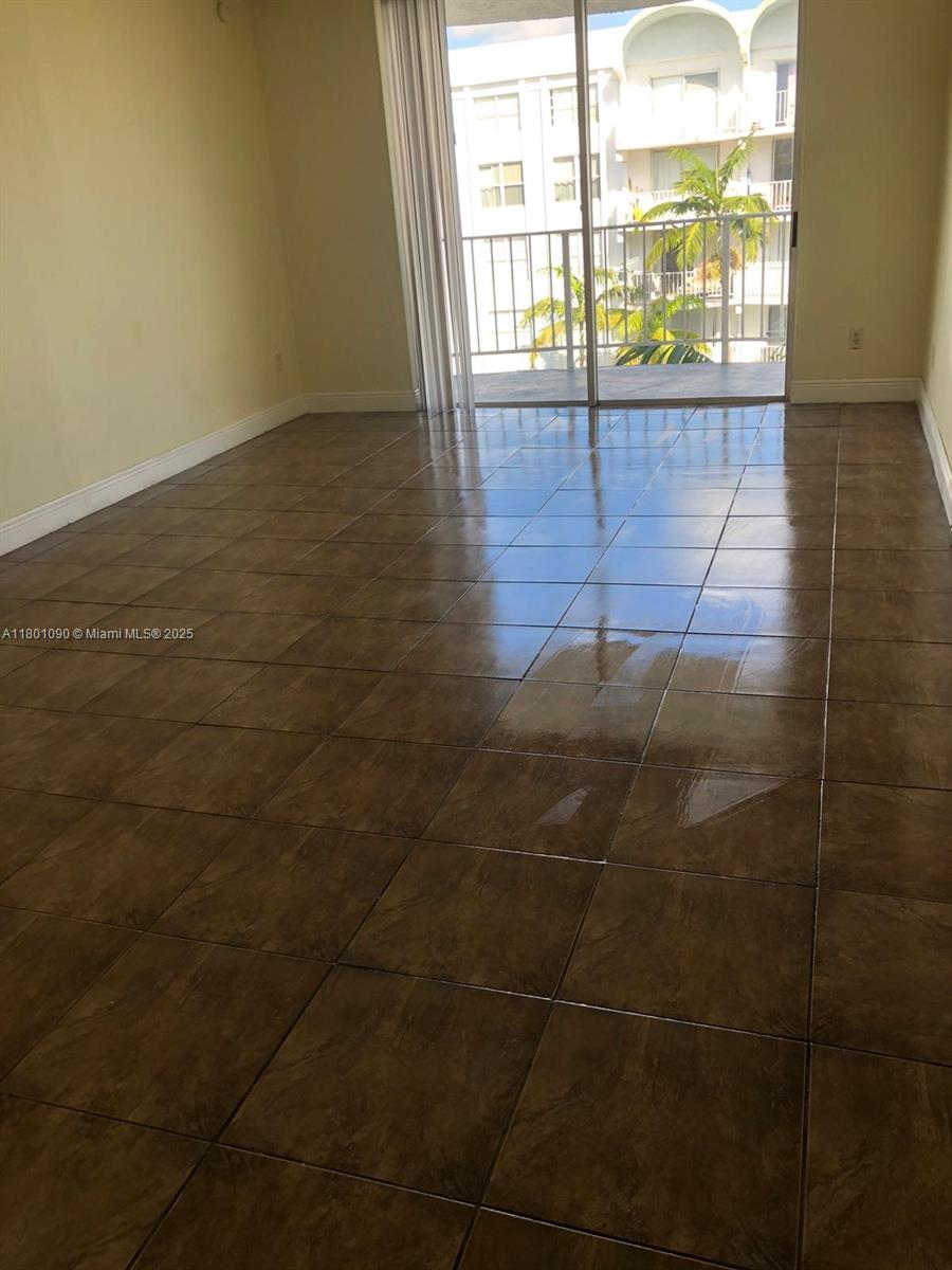 MONTECARLO CONDO - Residential