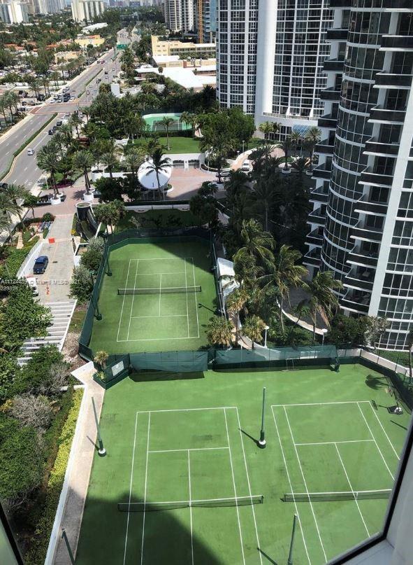 TRUMP INTERNATIONAL SONES - Residential