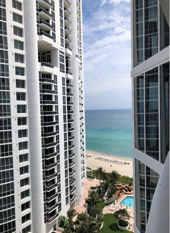 TRUMP INTERNATIONAL SONES - Residential