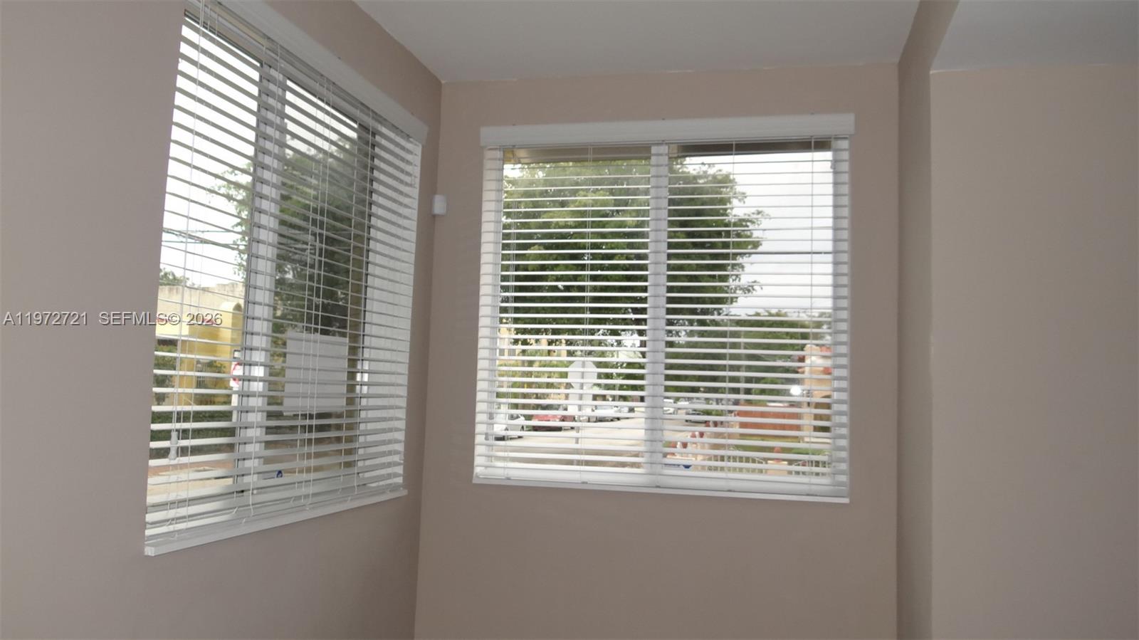 LAWRENCE ESTATES LAND COS - Residential Lease