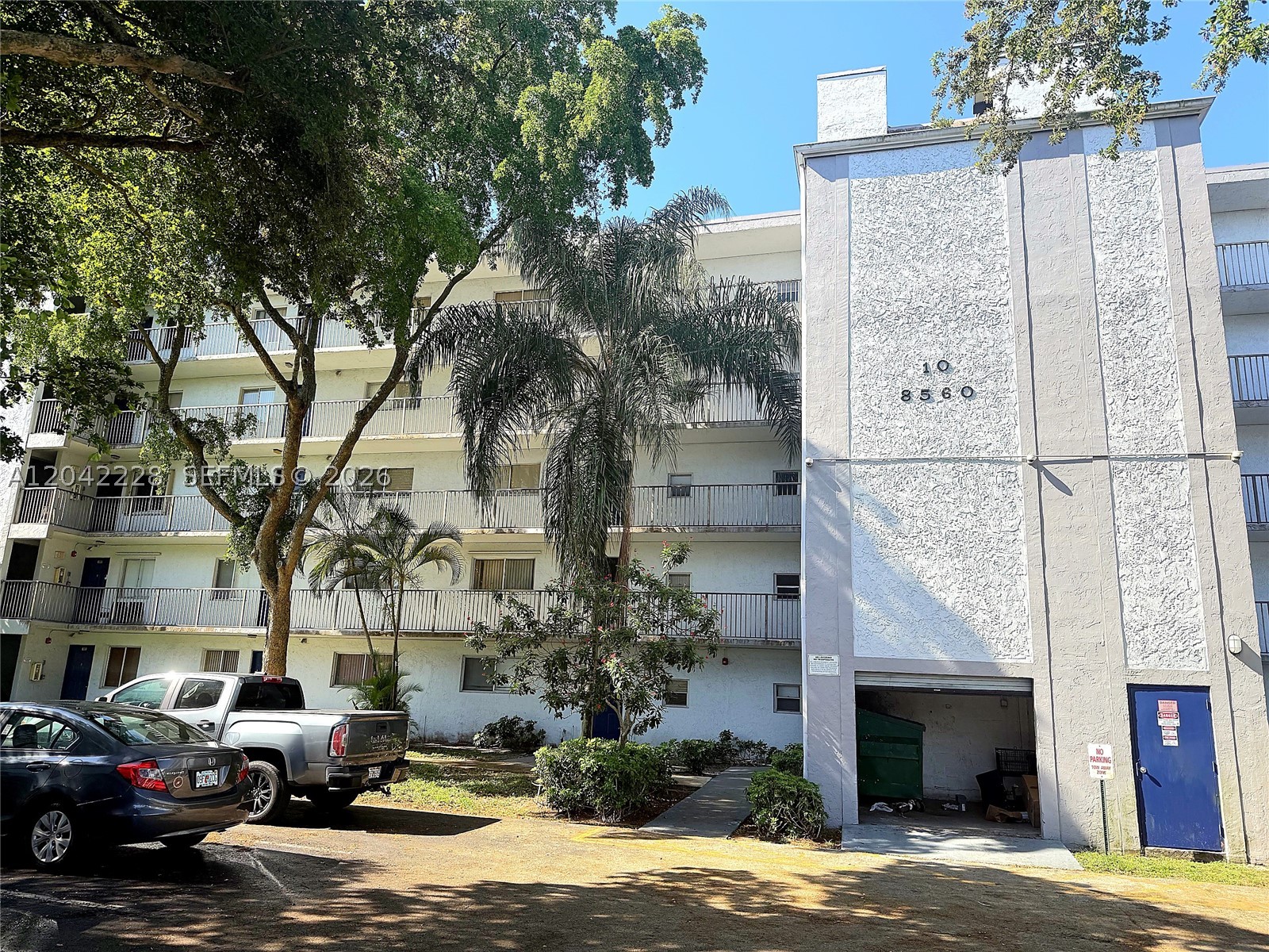 LAKESHORE AT UNIVERSITY P - Residential