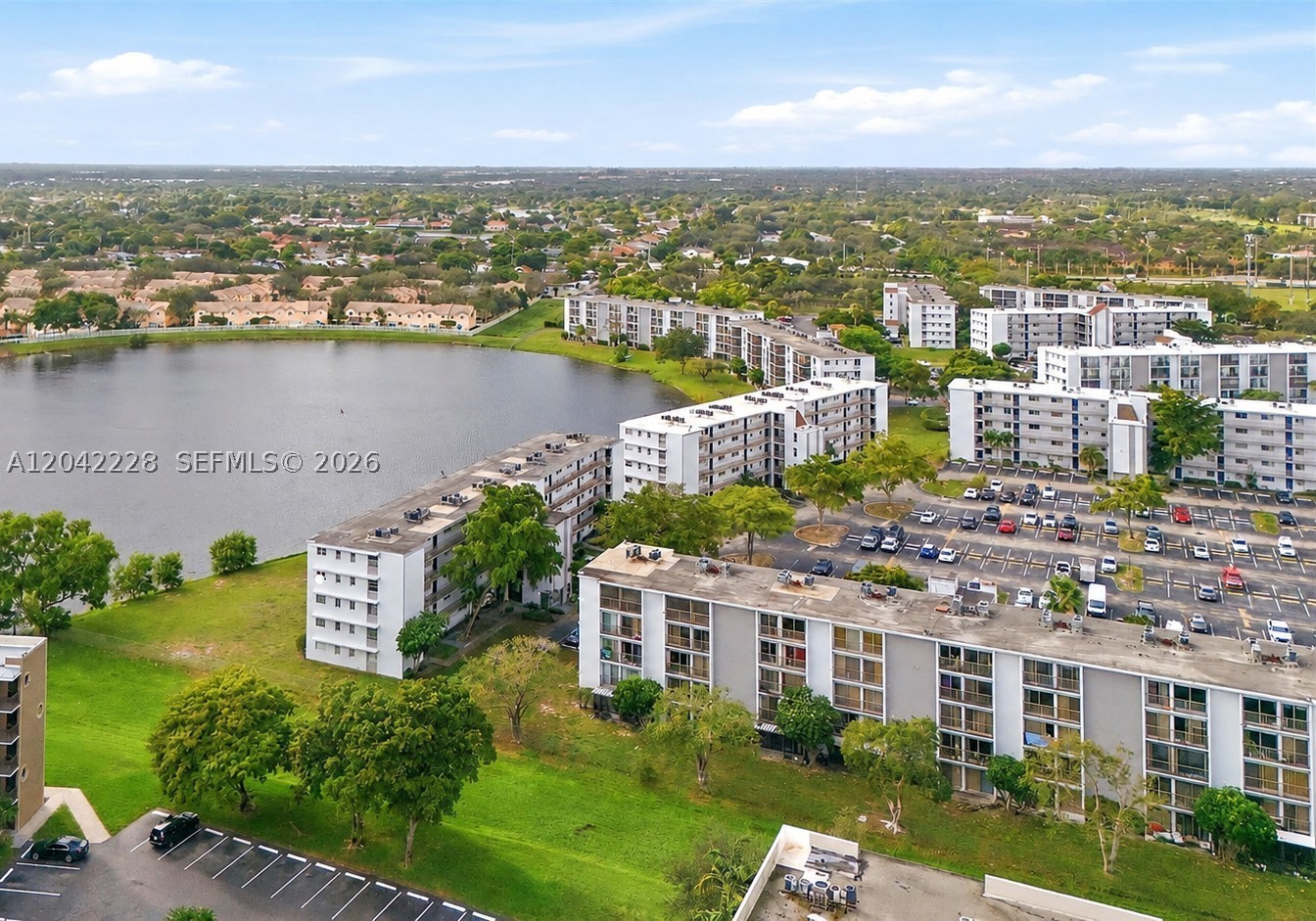 LAKESHORE AT UNIVERSITY P - Residential