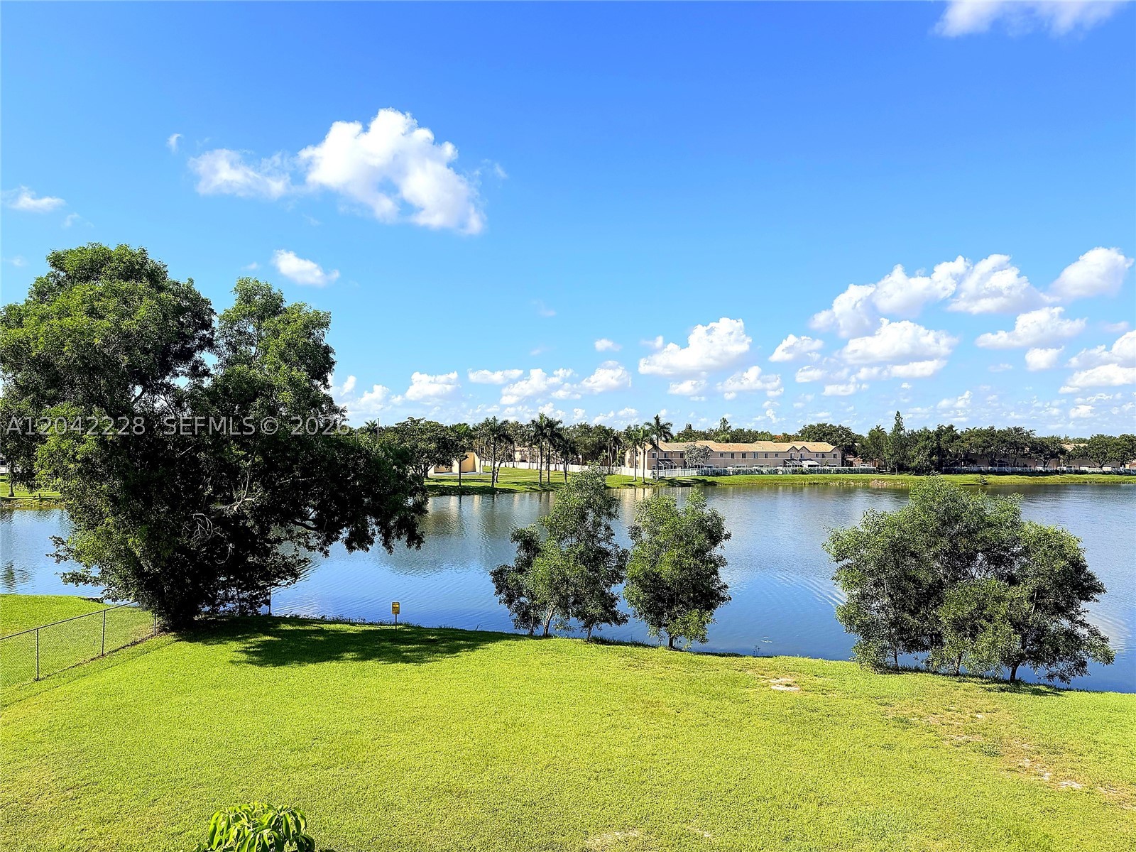LAKESHORE AT UNIVERSITY P - Residential