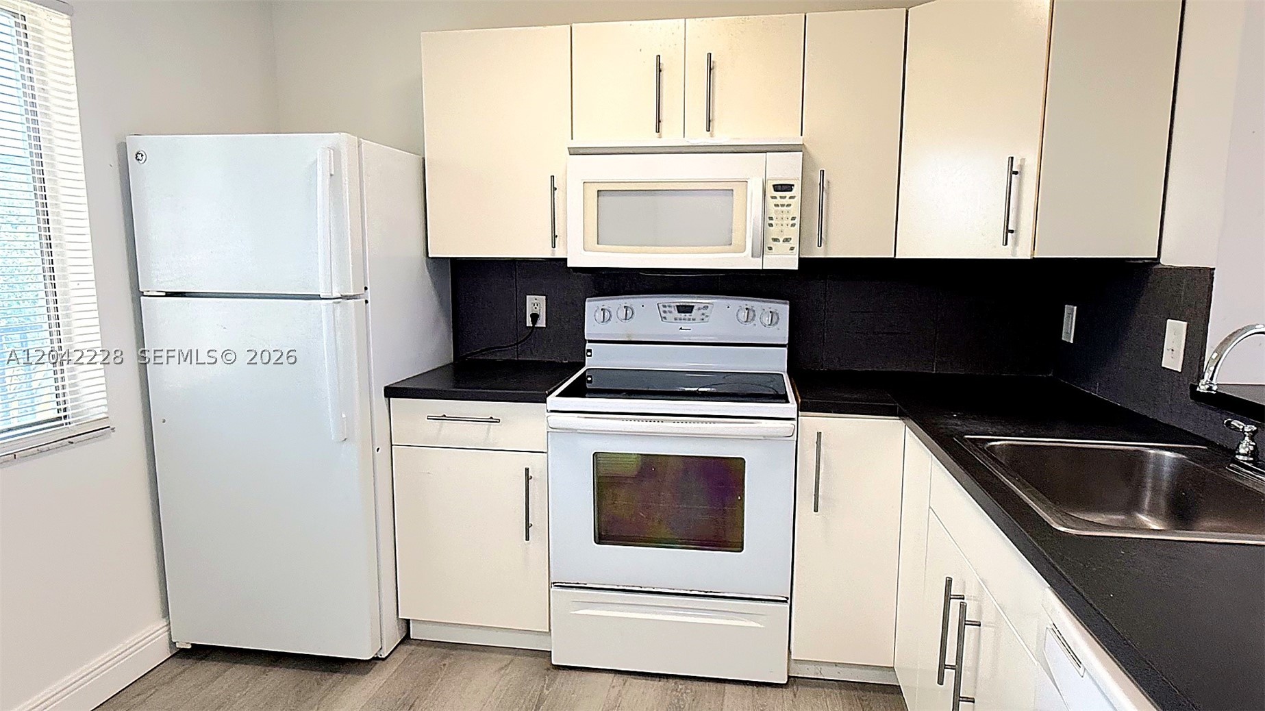 LAKESHORE AT UNIVERSITY P - Residential