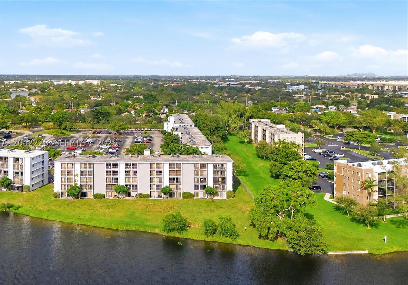 LAKESHORE AT UNIVERSITY P - Residential