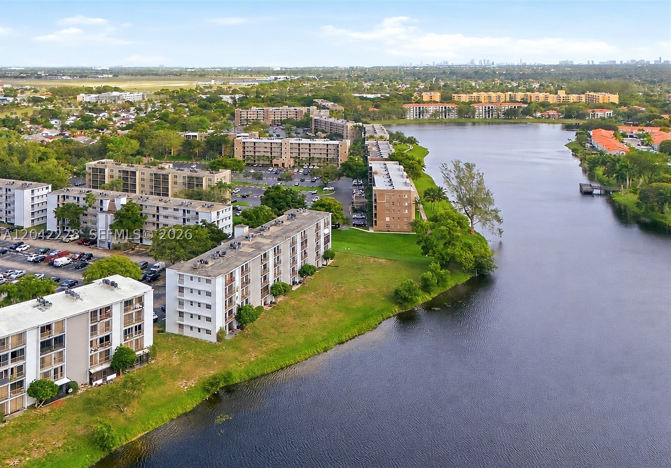 LAKESHORE AT UNIVERSITY P - Residential