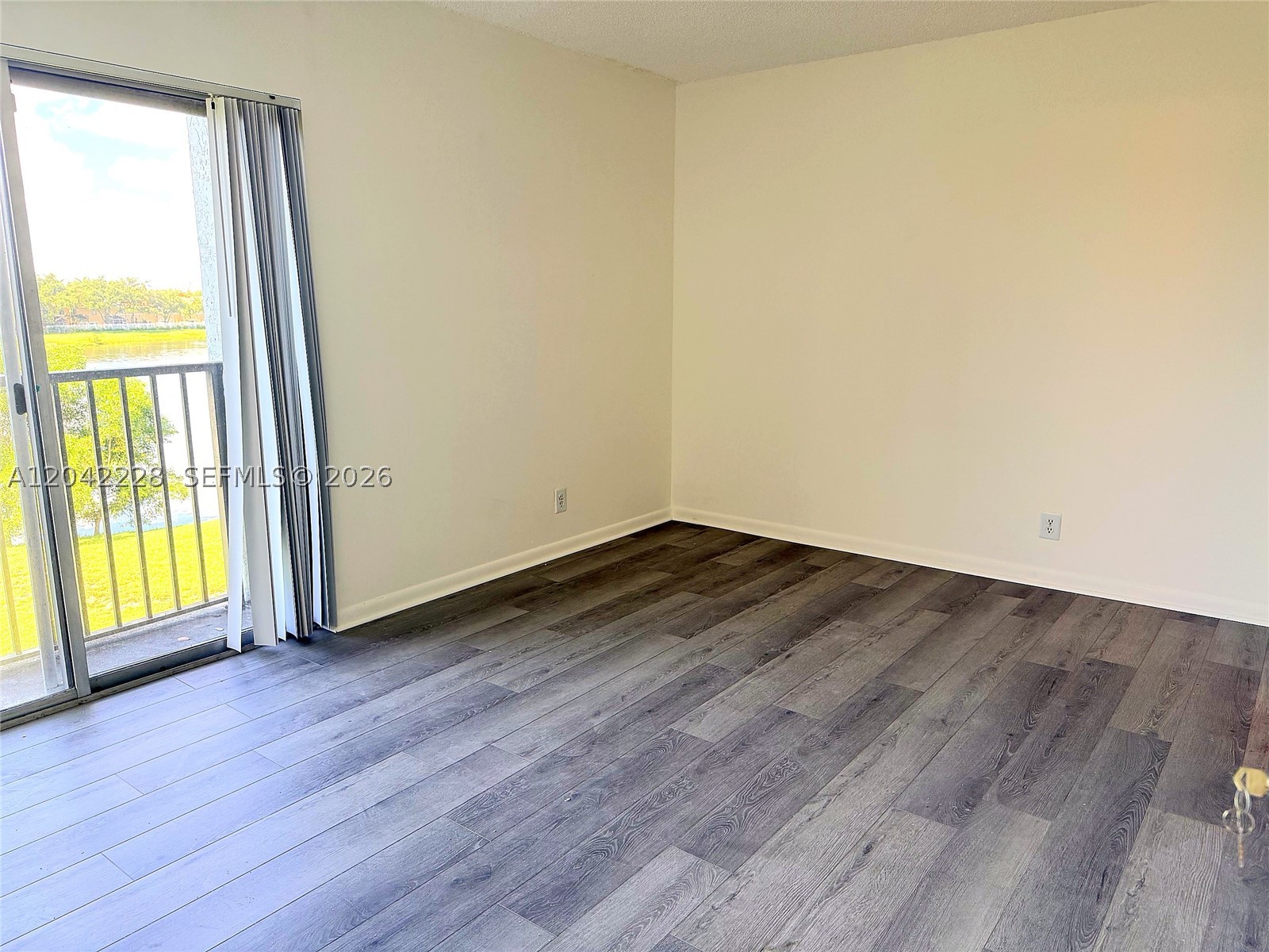 LAKESHORE AT UNIVERSITY P - Residential