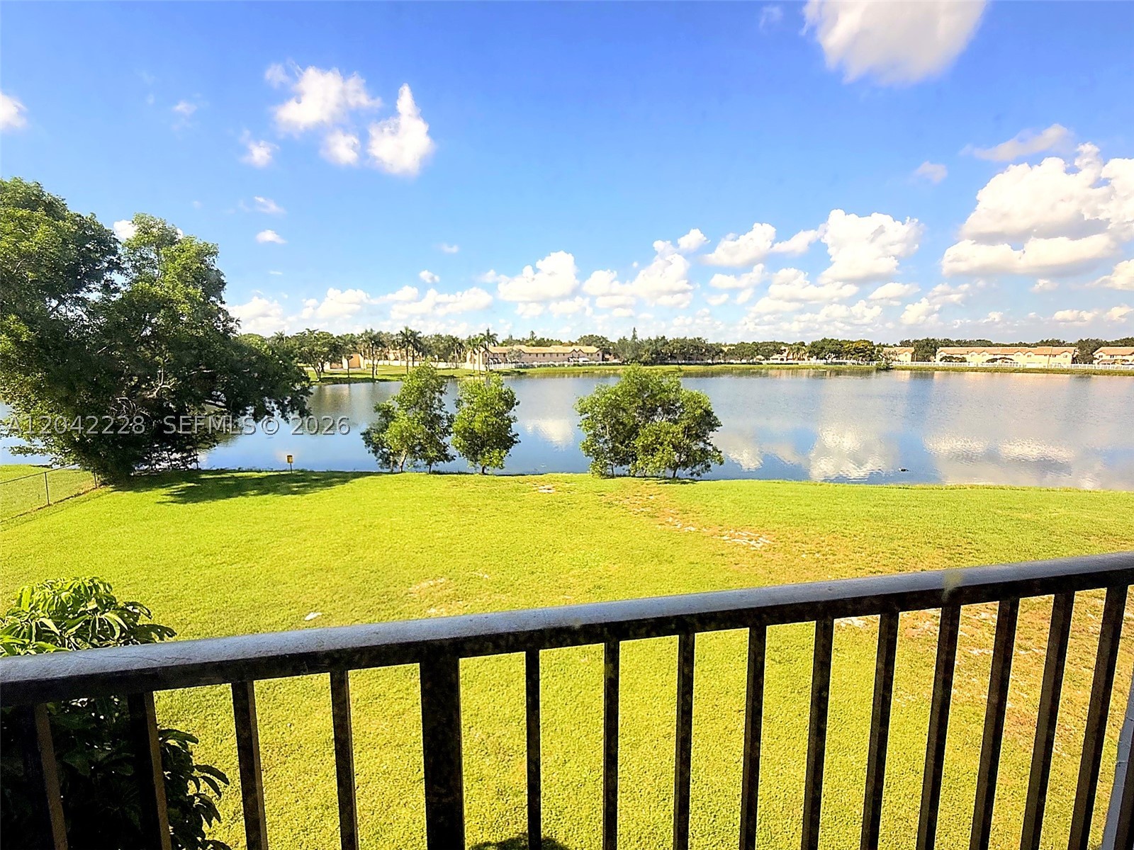 LAKESHORE AT UNIVERSITY P - Residential