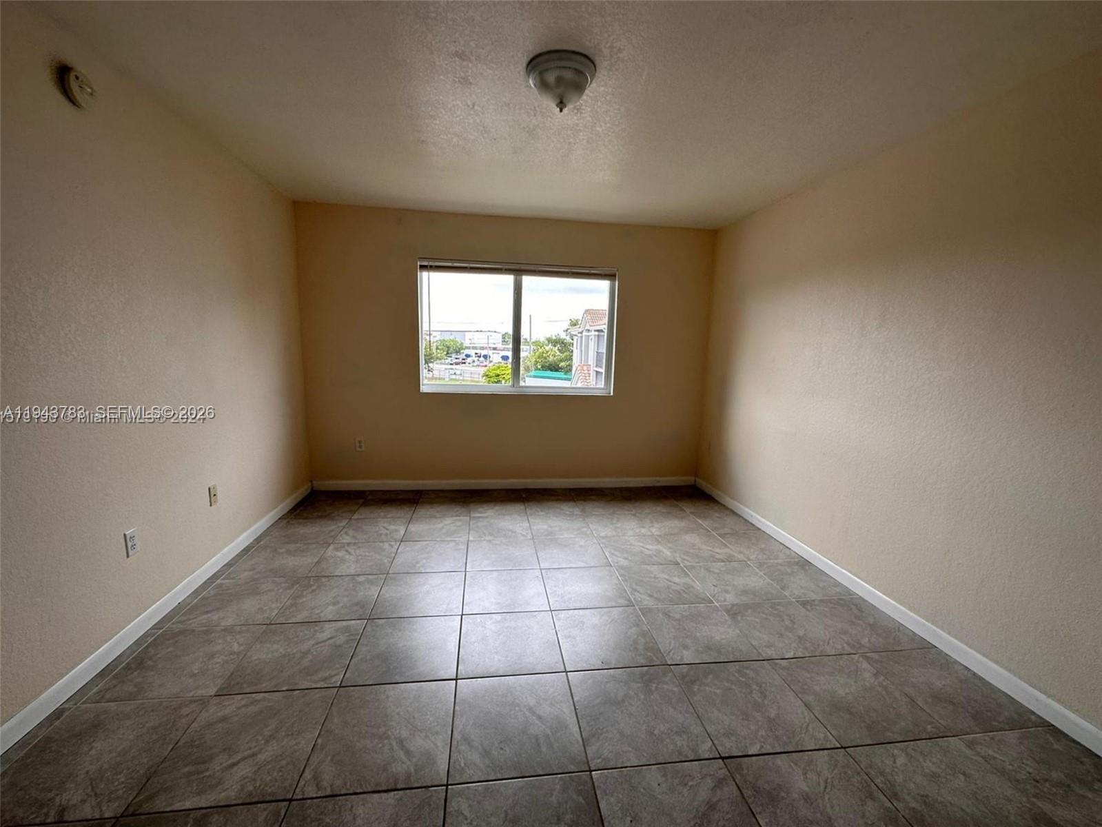VISTA TRACE 2 CONDO - Residential