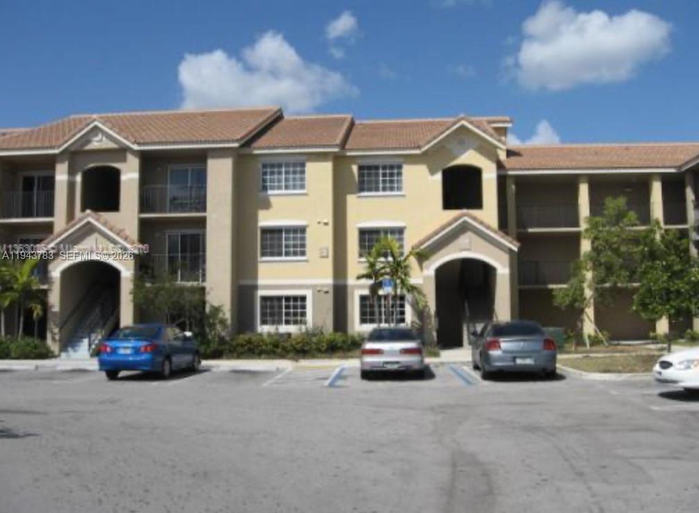 VISTA TRACE 2 CONDO - Residential