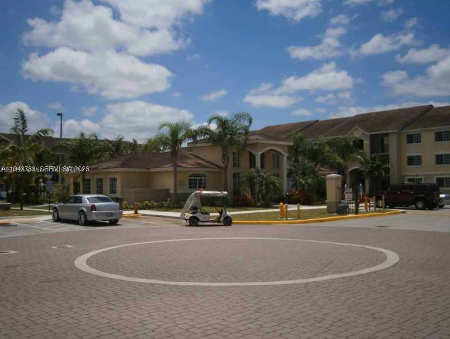 VISTA TRACE 2 CONDO - Residential