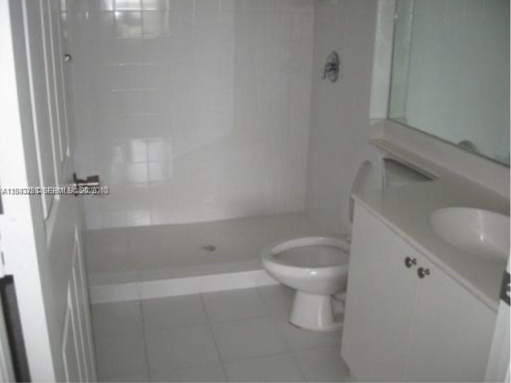 VISTA TRACE 2 CONDO - Residential