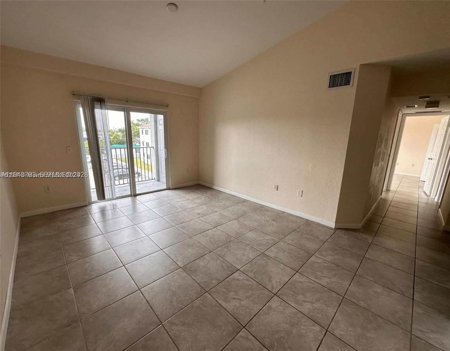 VISTA TRACE 2 CONDO - Residential