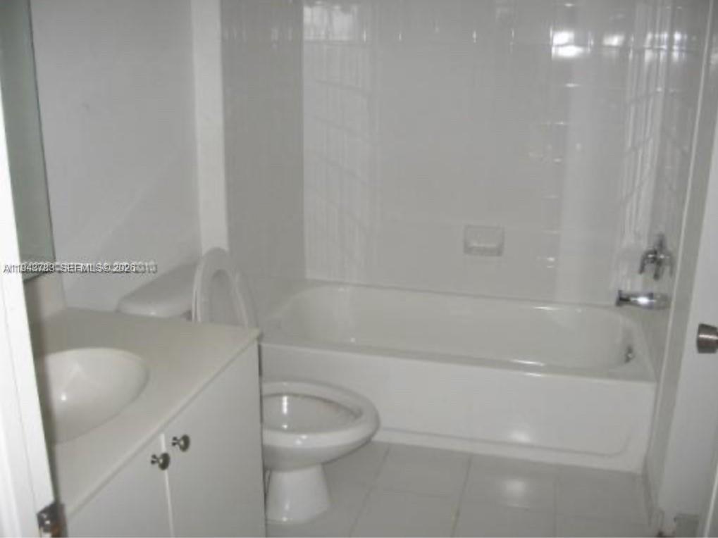 VISTA TRACE 2 CONDO - Residential