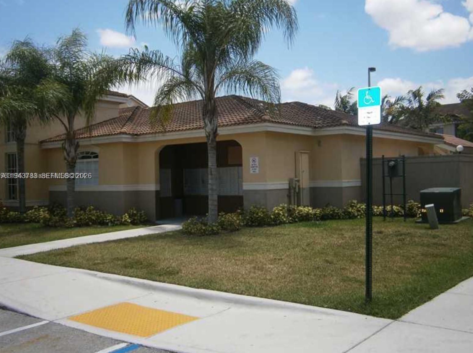 VISTA TRACE 2 CONDO - Residential