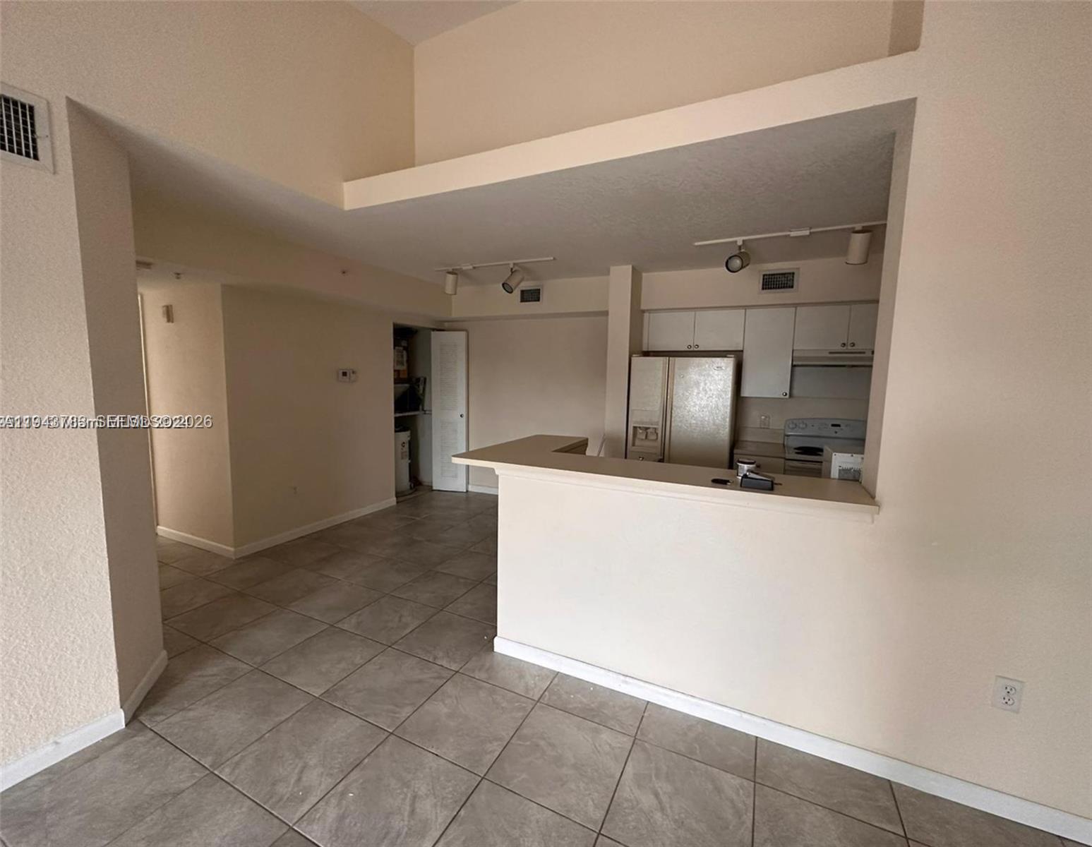 VISTA TRACE 2 CONDO - Residential