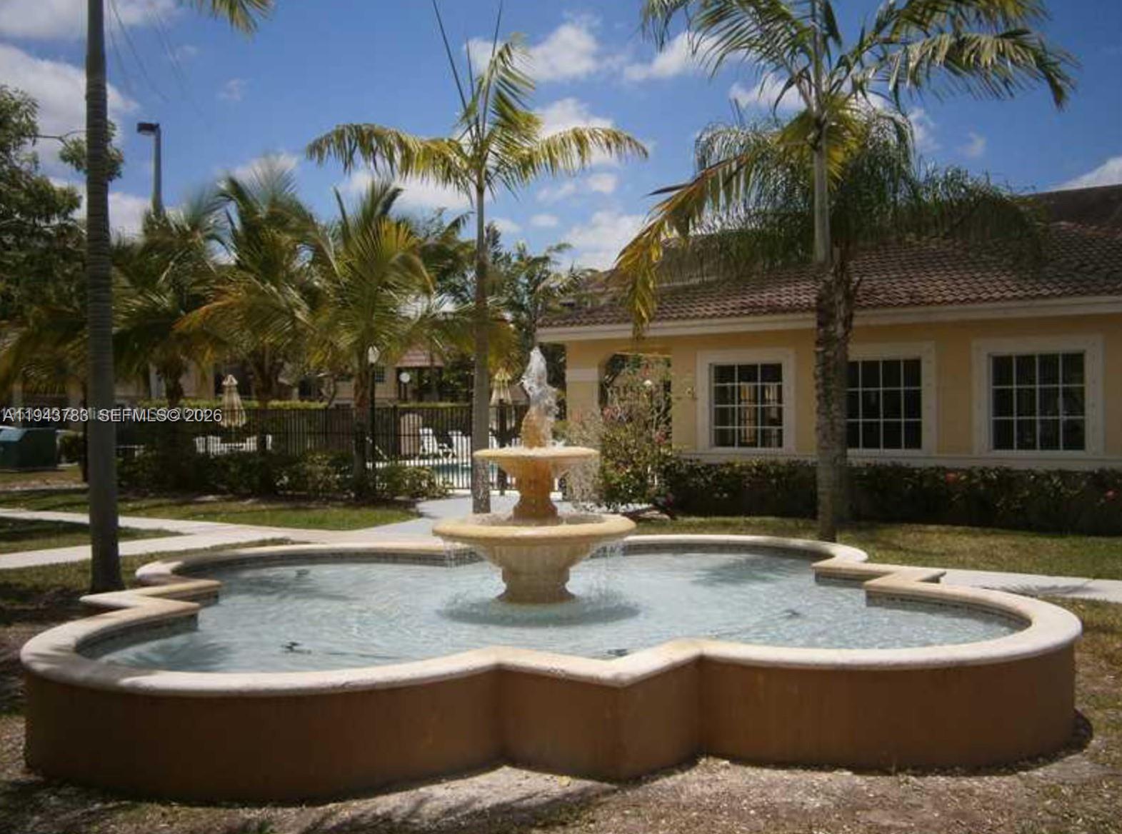 VISTA TRACE 2 CONDO - Residential