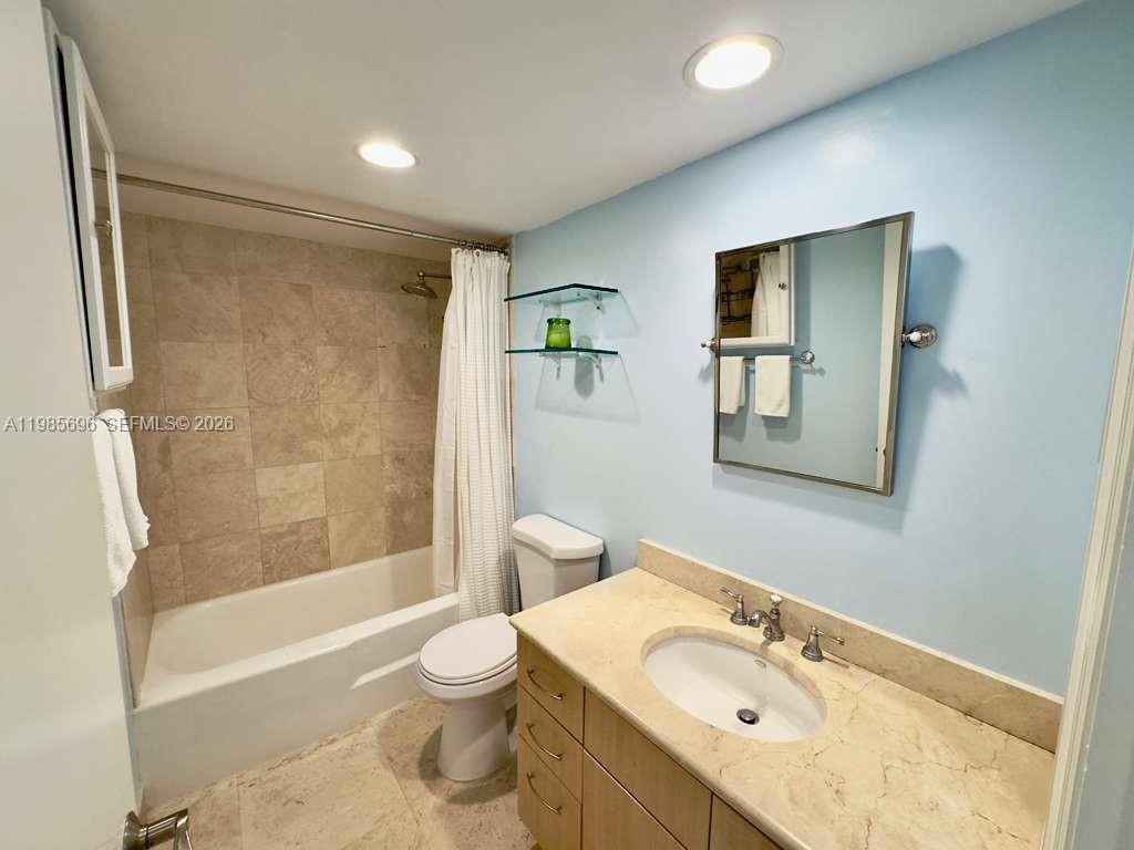 5600 CONDO - Residential Lease
