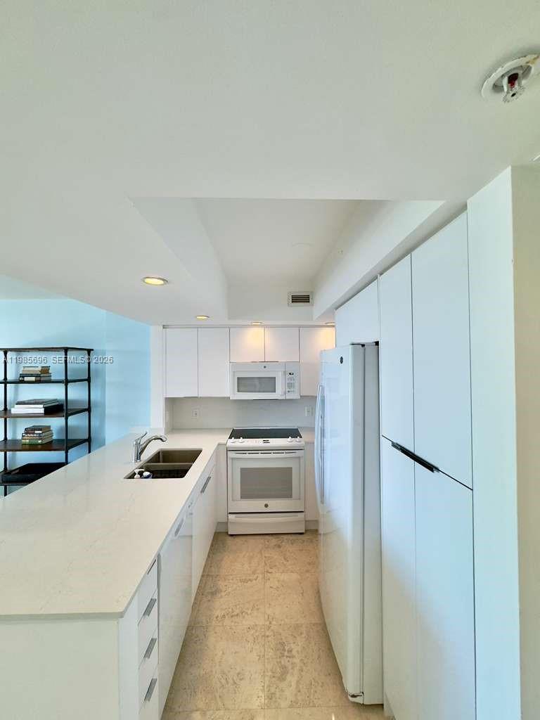 5600 CONDO - Residential Lease