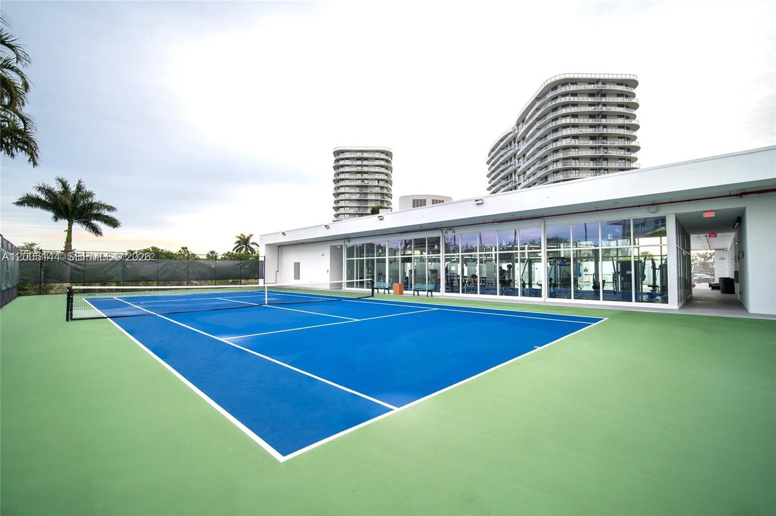 THE OAKS I CONDO - Residential
