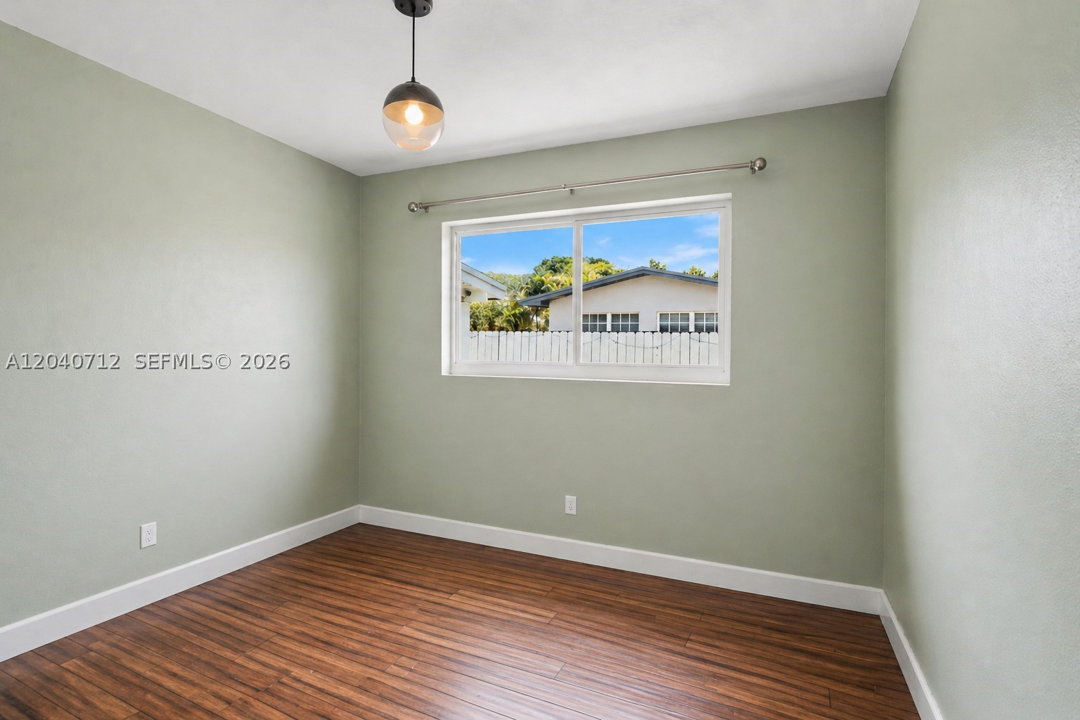 PINE TREE MANOR SEC 4 - Residential