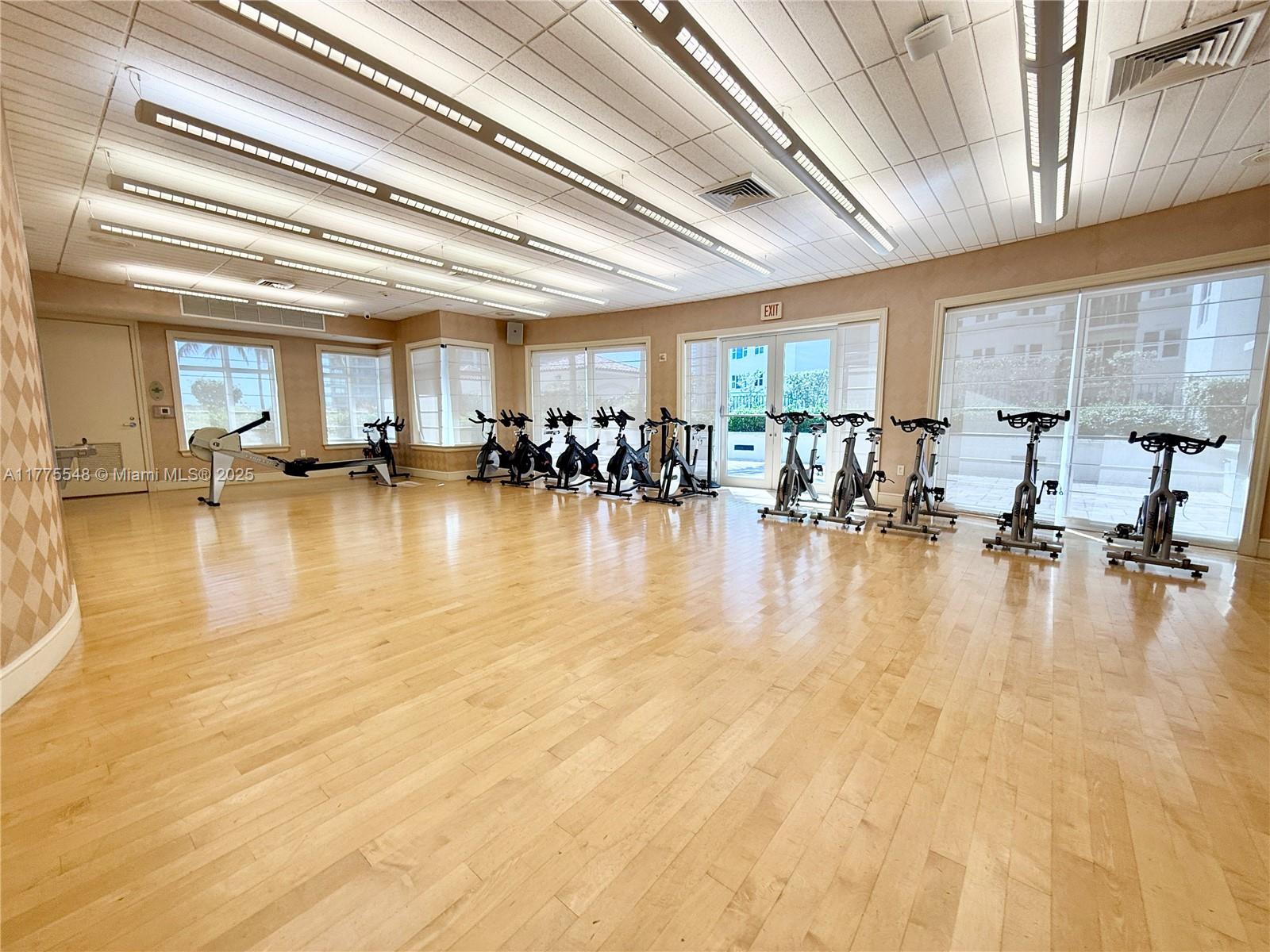 TURNBERRY VILLAGE - Residential Lease