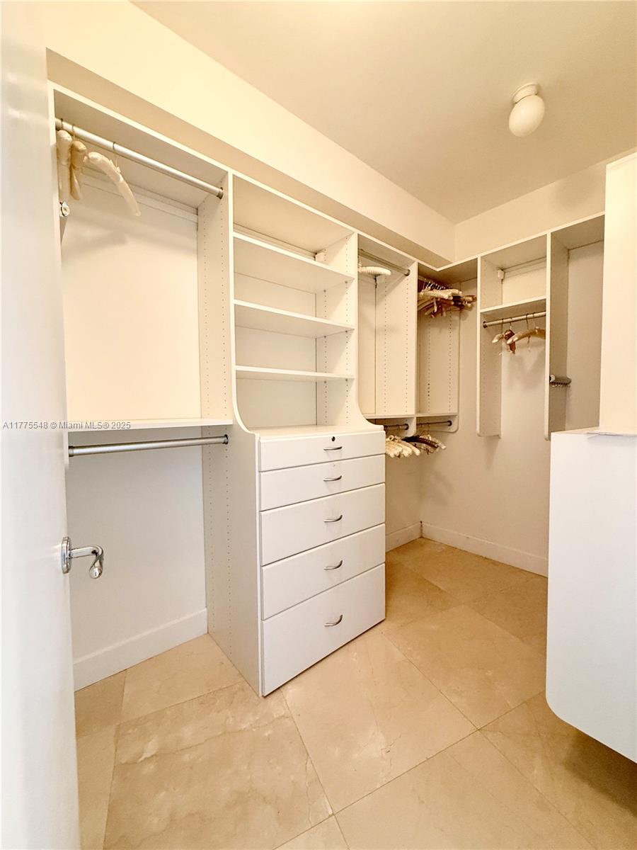 TURNBERRY VILLAGE - Residential Lease