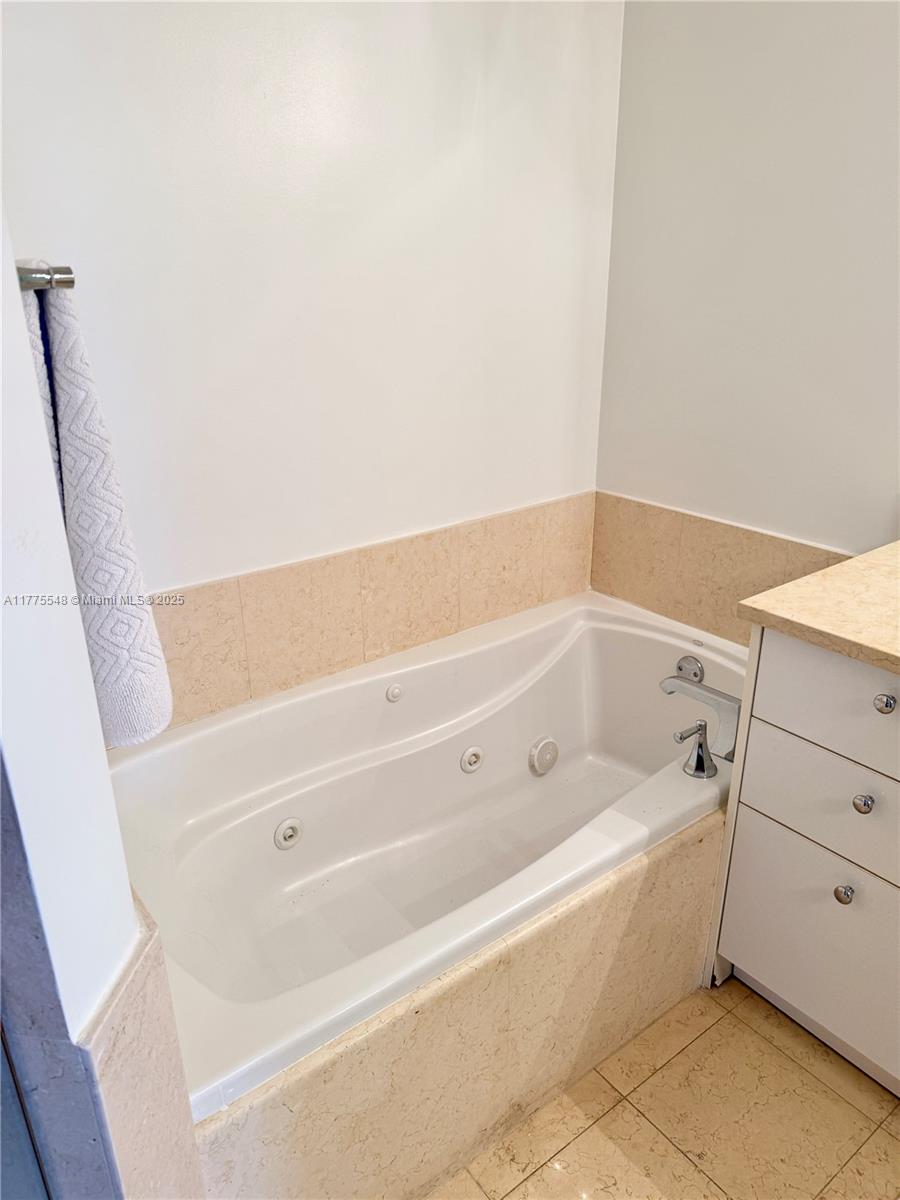 TURNBERRY VILLAGE - Residential Lease