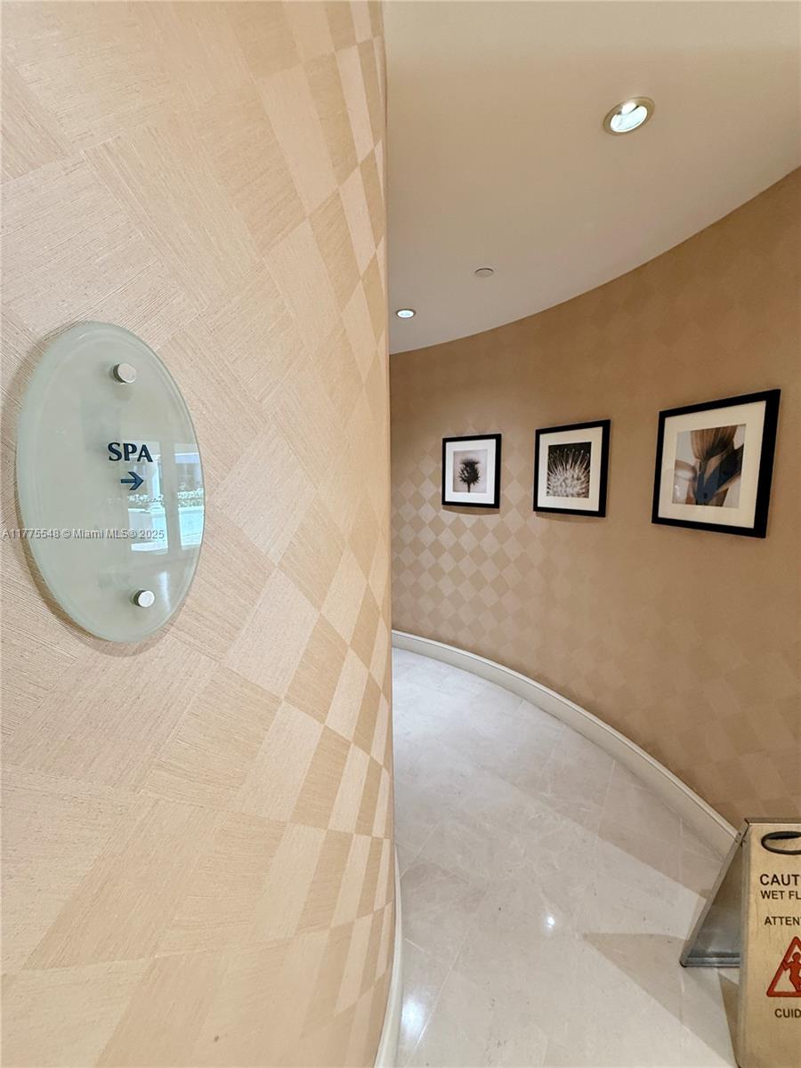 TURNBERRY VILLAGE - Residential Lease