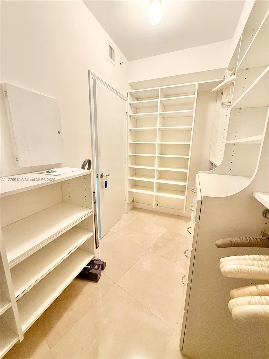 TURNBERRY VILLAGE - Residential Lease