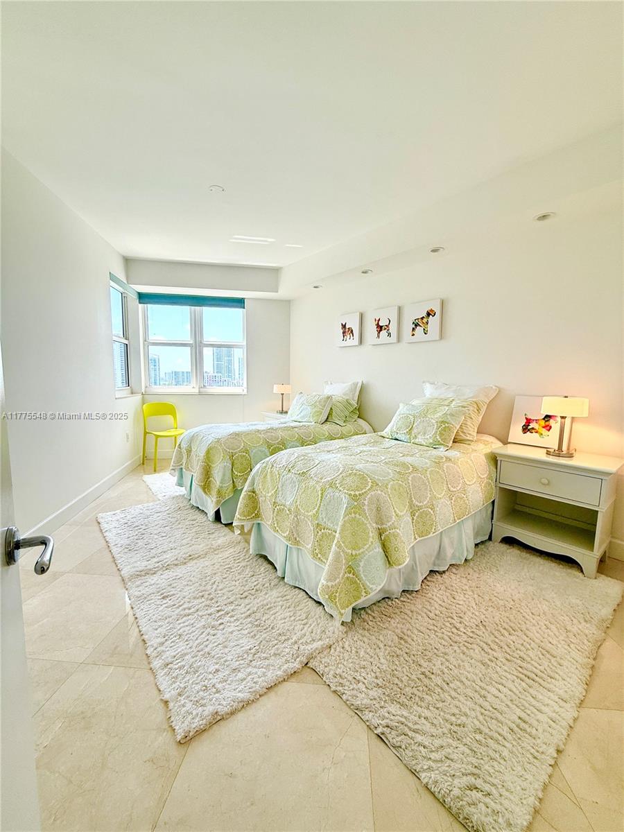 TURNBERRY VILLAGE - Residential Lease