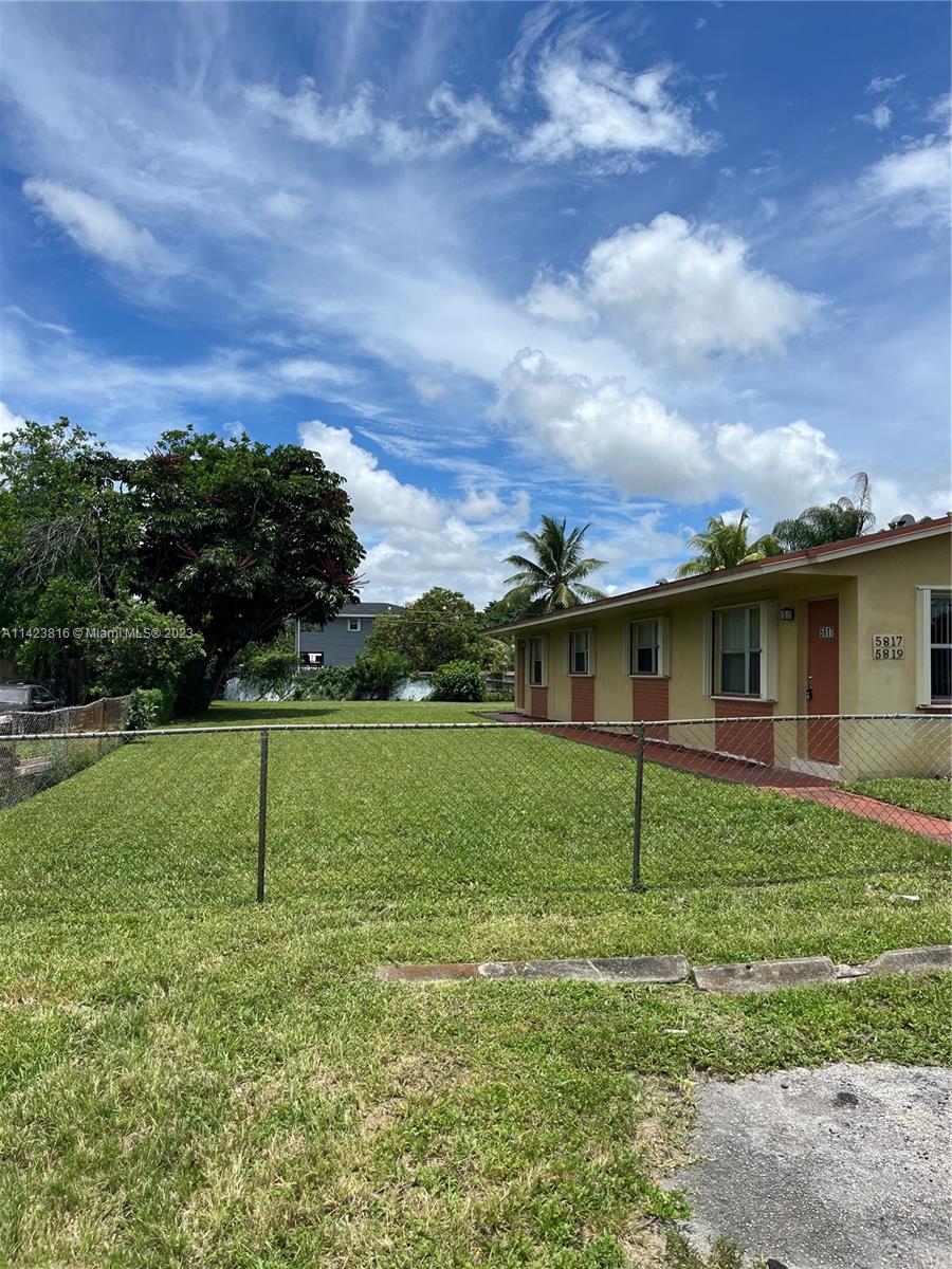 MIAMI GARDENS ESTATES - Residential Lease