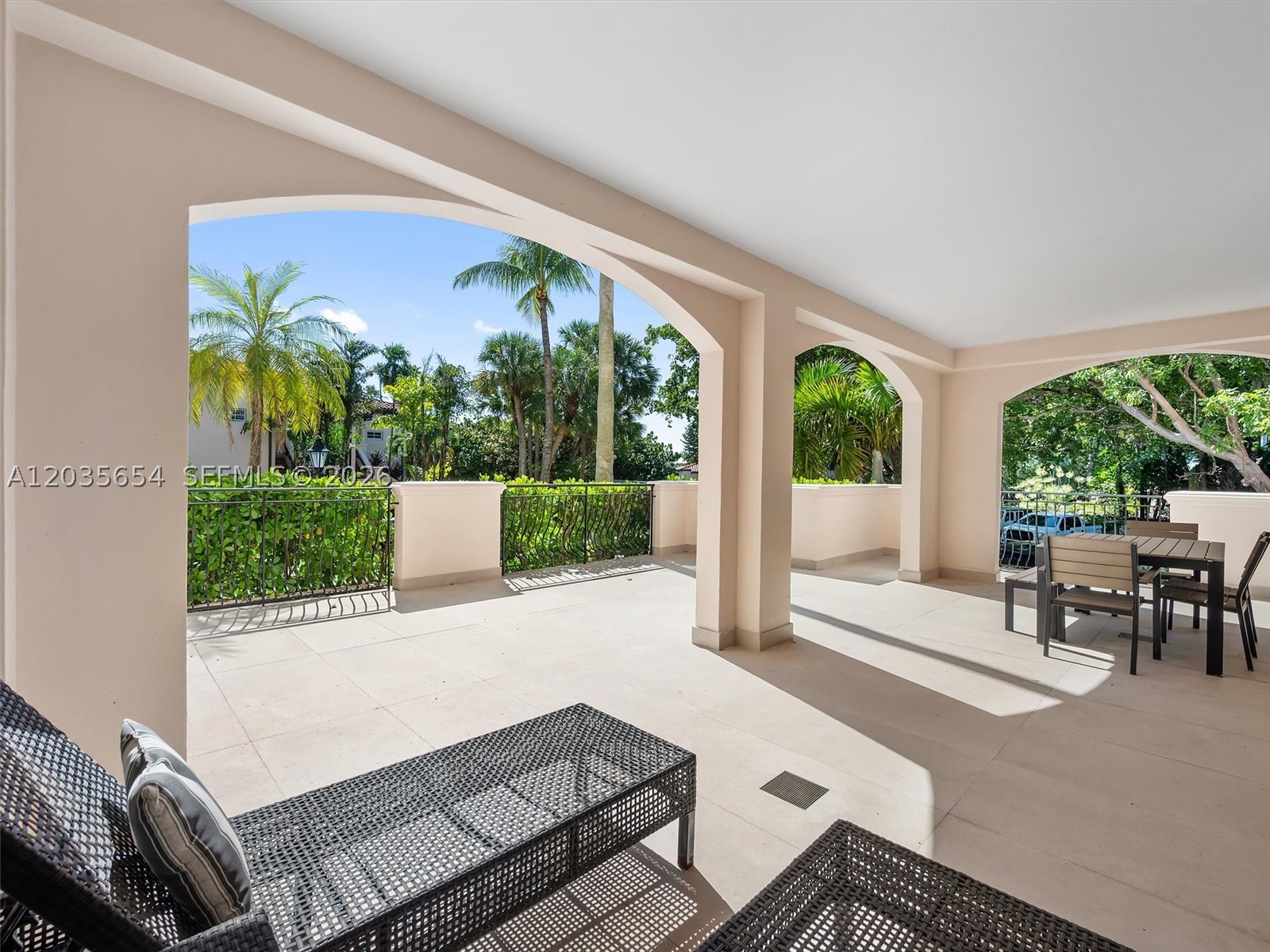 SEASIDE CONDO - Residential