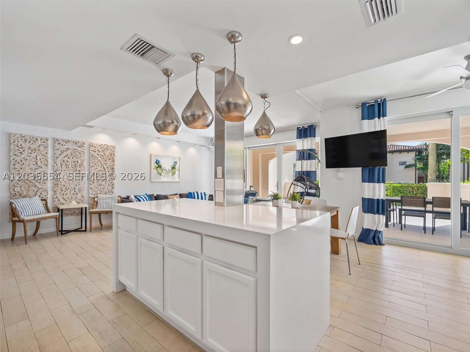 SEASIDE CONDO - Residential