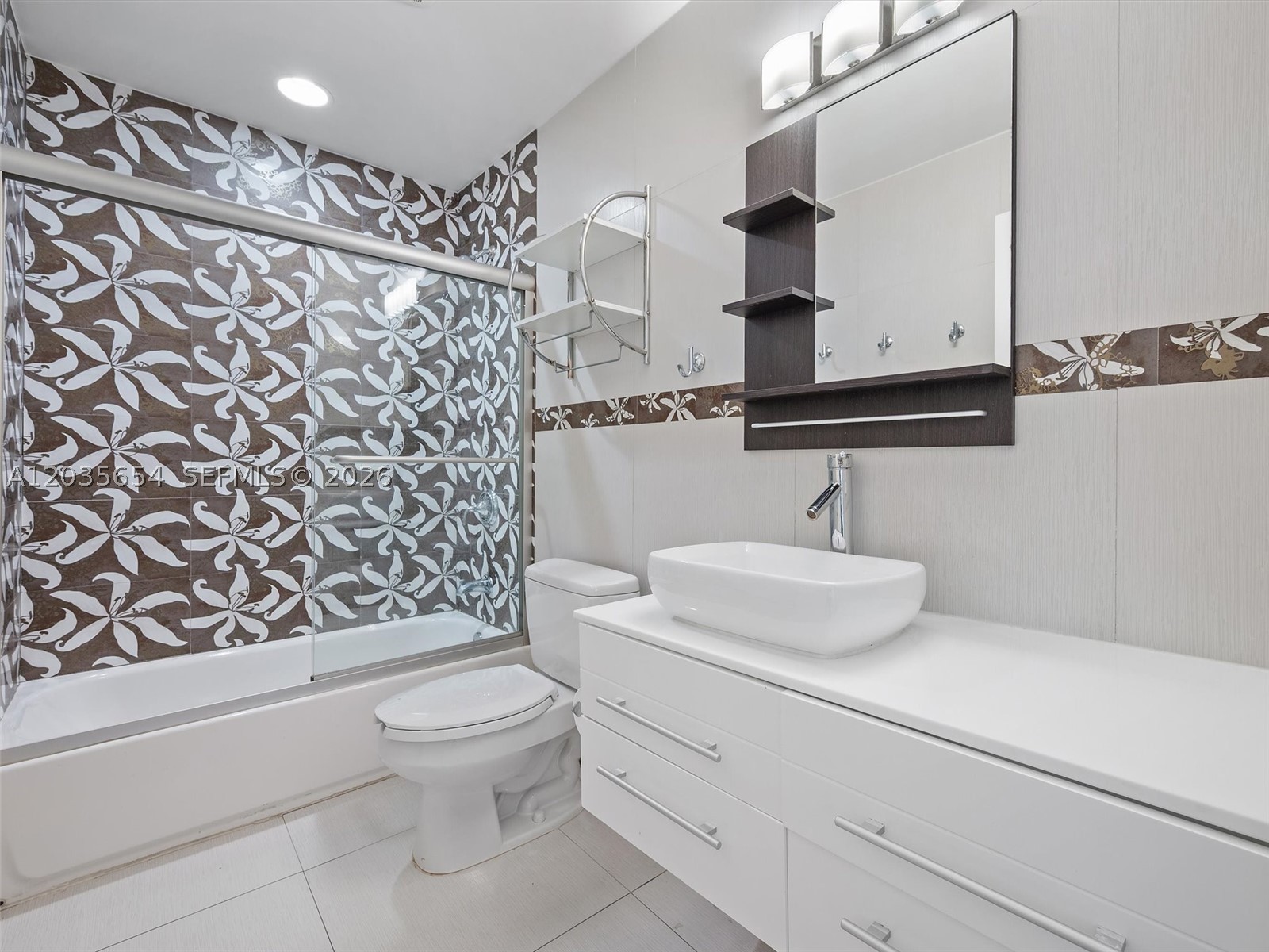 SEASIDE CONDO - Residential