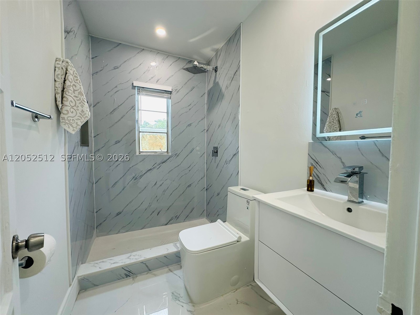LAUDERDALE - Residential Lease